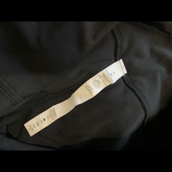 Mid Rise lululemon Crop - Picture 5 of 5